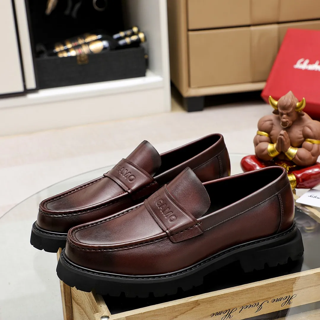 Men's shoes 💰460 🔥Ferragamo's new men's casual slip-on shoes🇨🇳Official website original 1:1 mold, original quality💯Fine workmanship, high-end luxury☘The upper is made of imported Italian first-layer cowhide🌴🐂Leather lining🍓Rubber wear-resistant and non-slip outsole, breathable and comfortable to wear🍍The first choice for high-grade men🍉3 colors available! Code number 38-45……